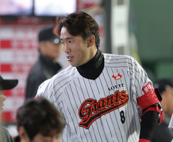 전준우선수의 역전 솔로포